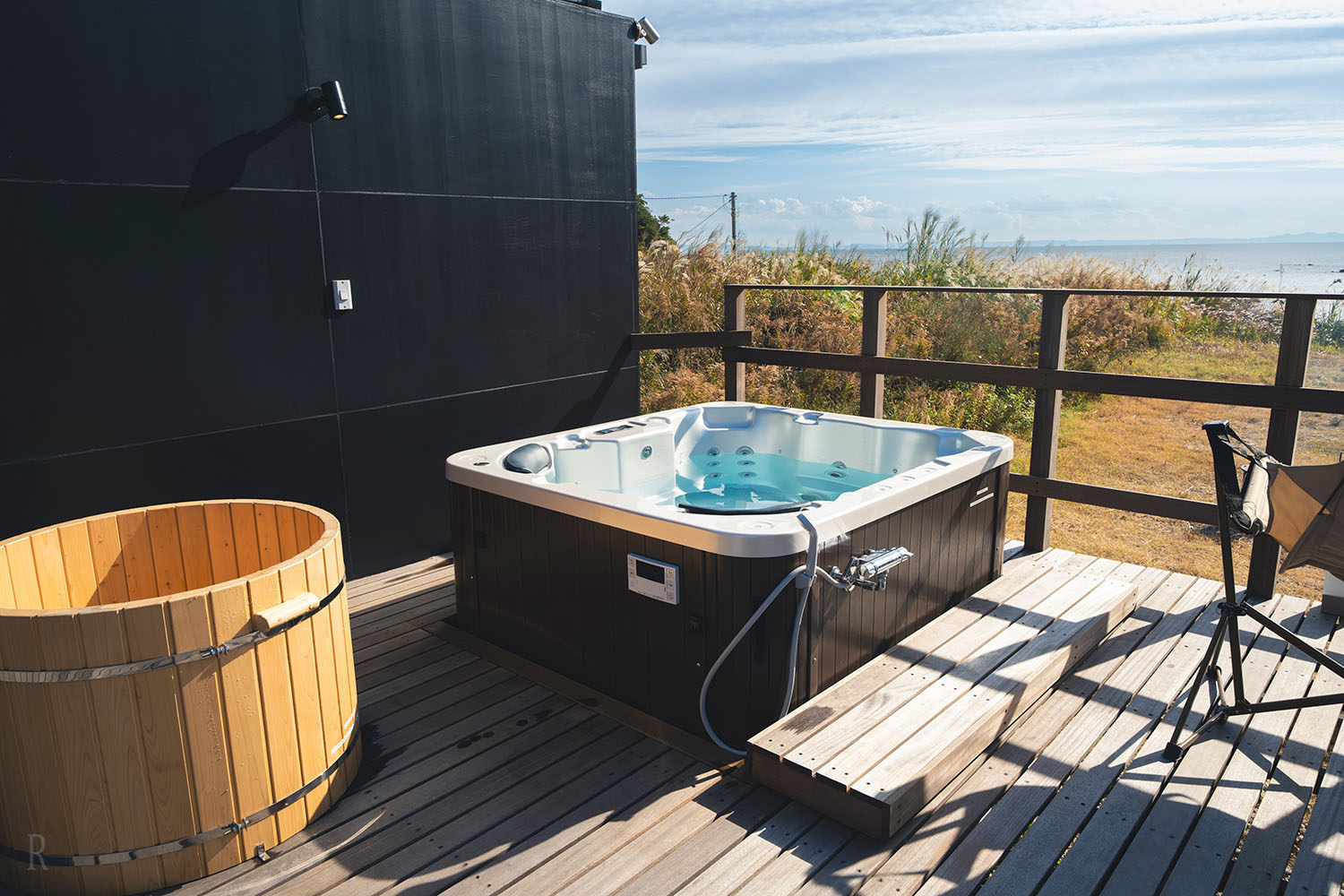 リゾート気分を満喫する 温水ジャグジーもご用意